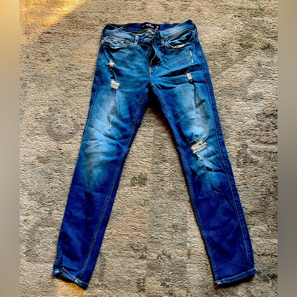 Hollister Skinny ripped Jeans. Like New!
